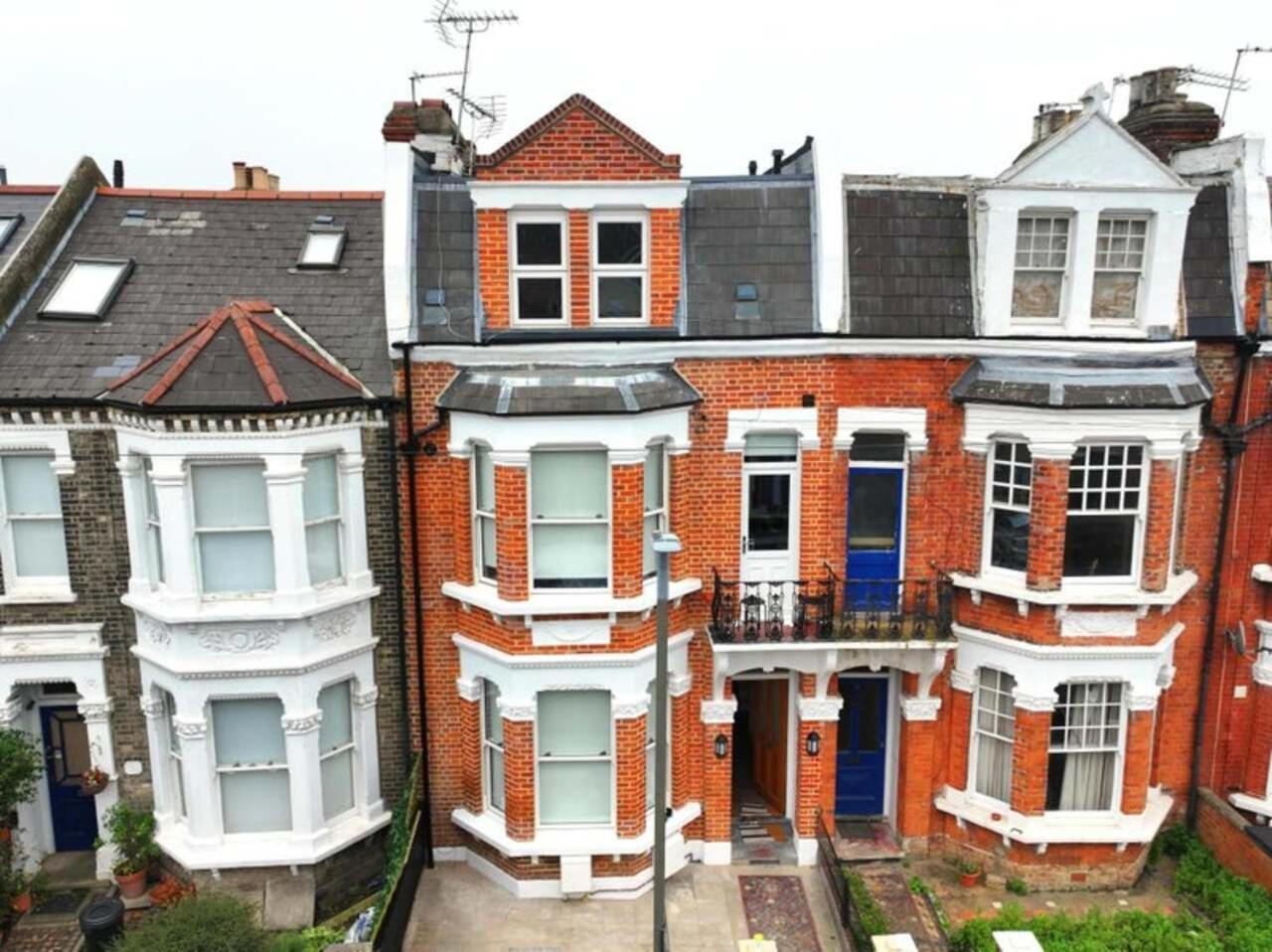 Cosy 2 Bed In Putney, Sleeps 6, With Netflix & Games Apartment